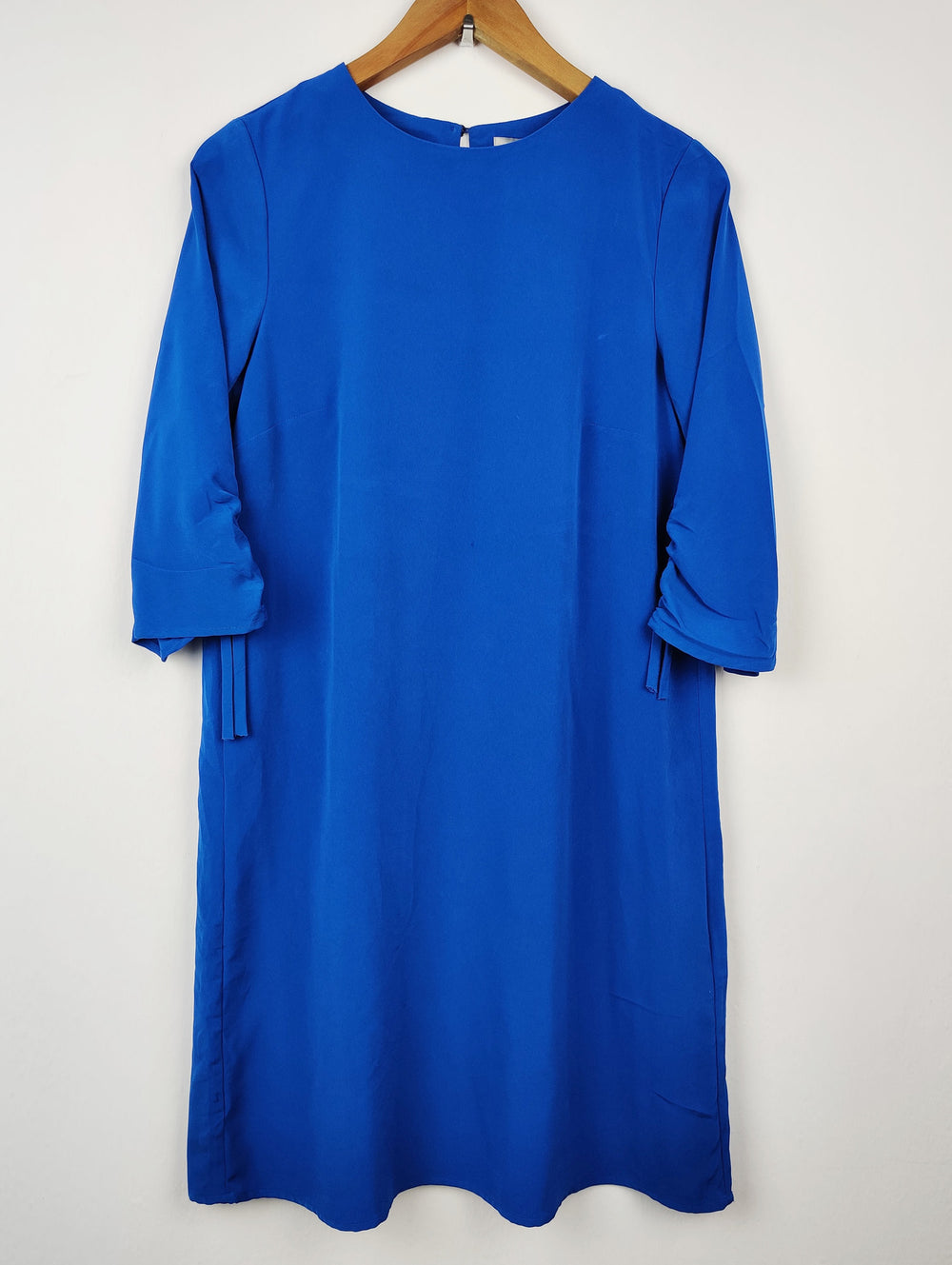 Buy online pre-used pre-loved 100% authentic & Original branded H&M (SWT-341) available in Pakistan. Top international brands avilable.