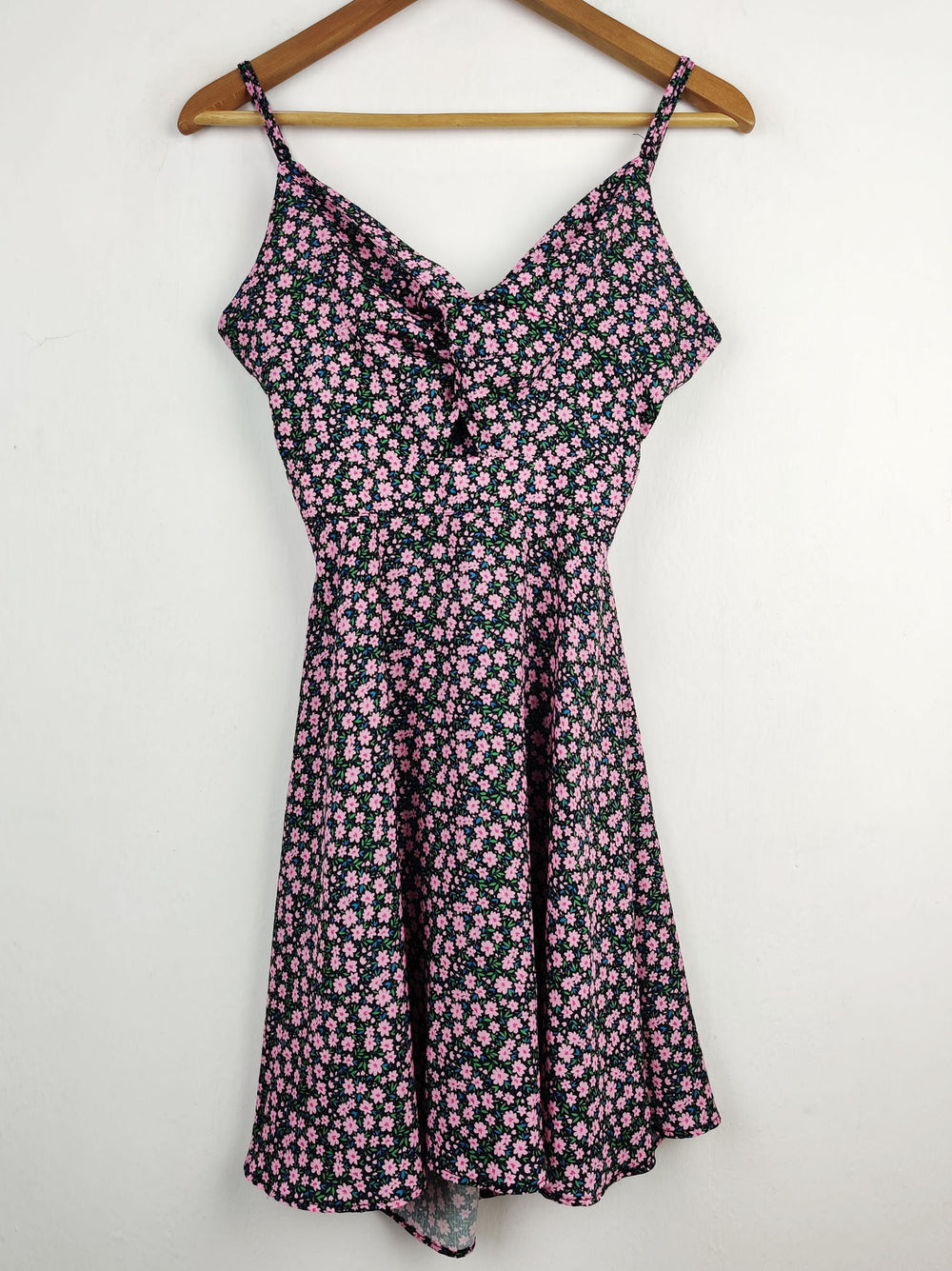 Buy online pre-used pre-loved 100% authentic & Original branded Shein (SWT-3427) available in Pakistan. Top international brands avilable.