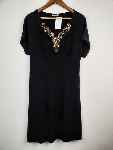 Buy online pre-used pre-loved 100% authentic & Original branded Wallis (SWT-3437) available in Pakistan. Top international brands avilable.