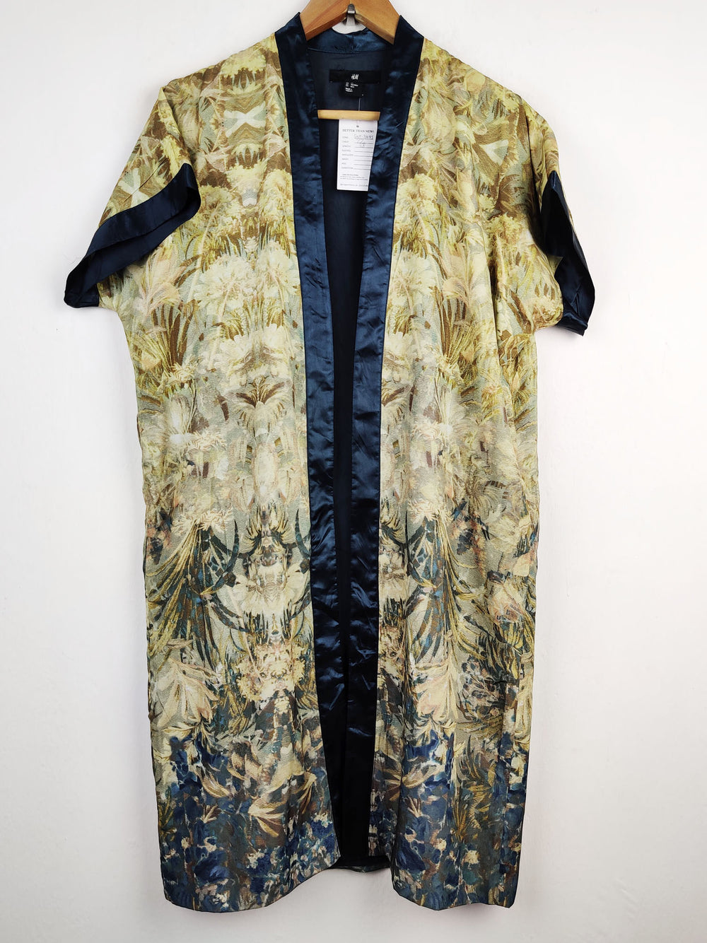 Buy online pre-used pre-loved 100% authentic & Original branded H&M (SWT-3495) available in Pakistan. Top international brands avilable.