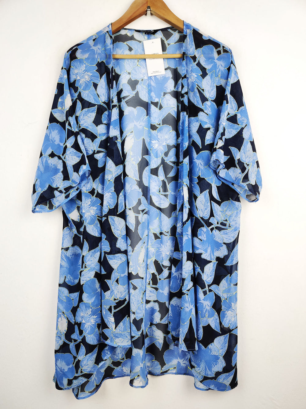 Buy online pre-used pre-loved 100% authentic & Original branded New Look (SWT-3514) available in Pakistan. Top international brands avilable.