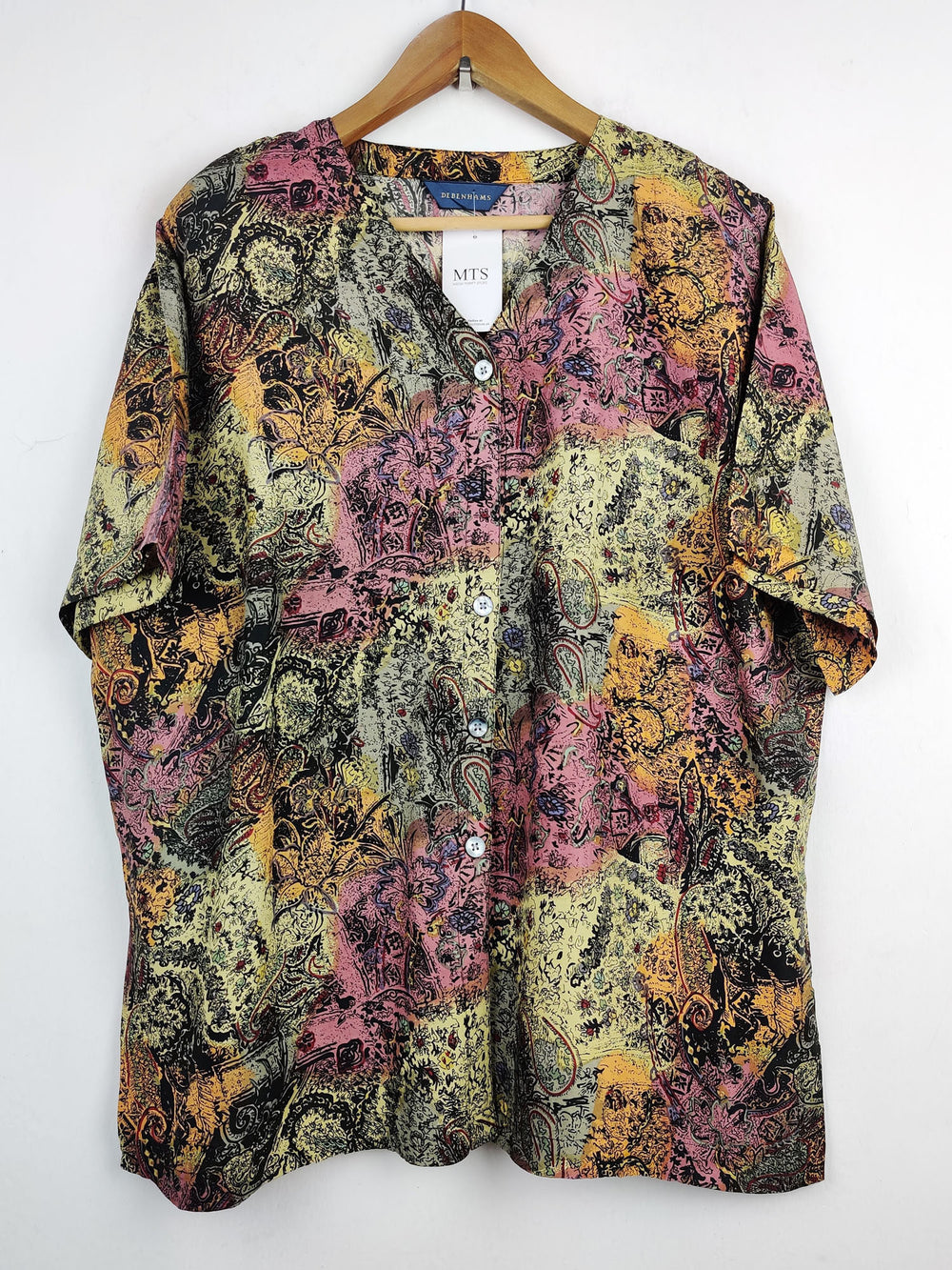 Buy online pre-used pre-loved 100% authentic & Original branded Debenhams (SWT-3516) available in Pakistan. Top international brands avilable.