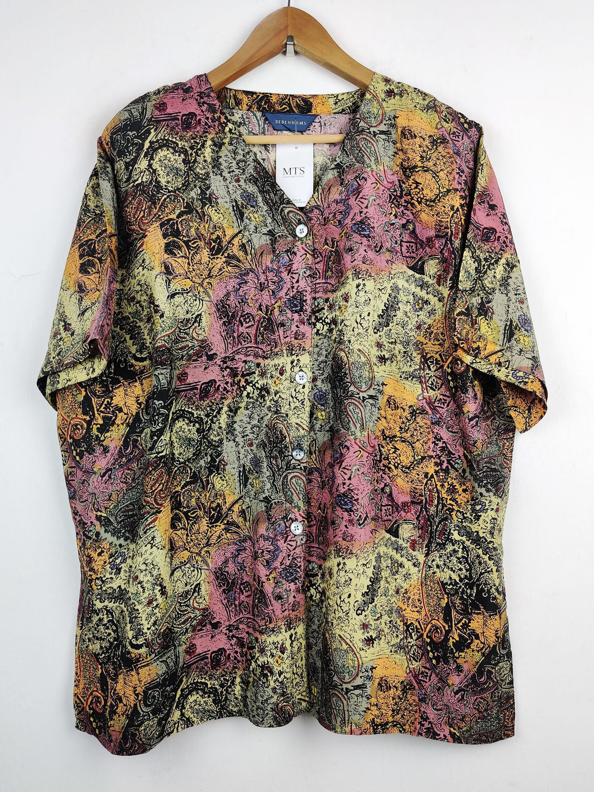 Buy online pre-used pre-loved 100% authentic & Original branded Debenhams (SWT-3516) available in Pakistan. Top international brands avilable.
