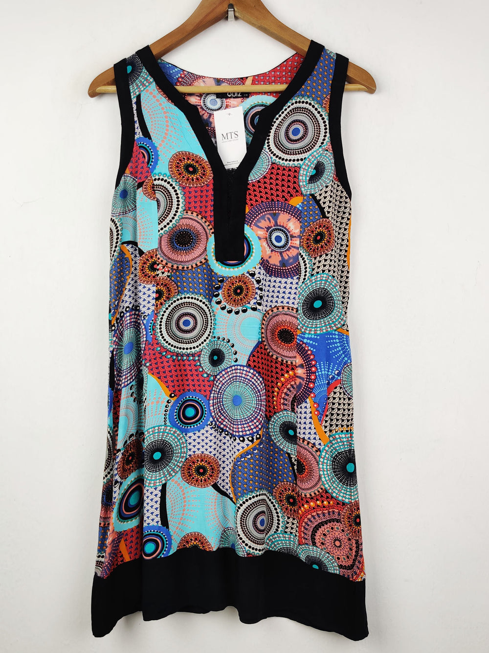 Buy online pre-used pre-loved 100% authentic & Original branded Quiz (SWT-3518) available in Pakistan. Top international brands avilable.