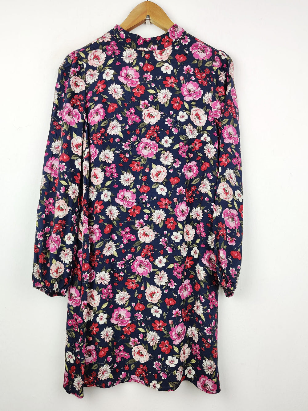 Buy online pre-used pre-loved 100% authentic & Original branded F&F (SWT-3521) available in Pakistan. Top international brands avilable.