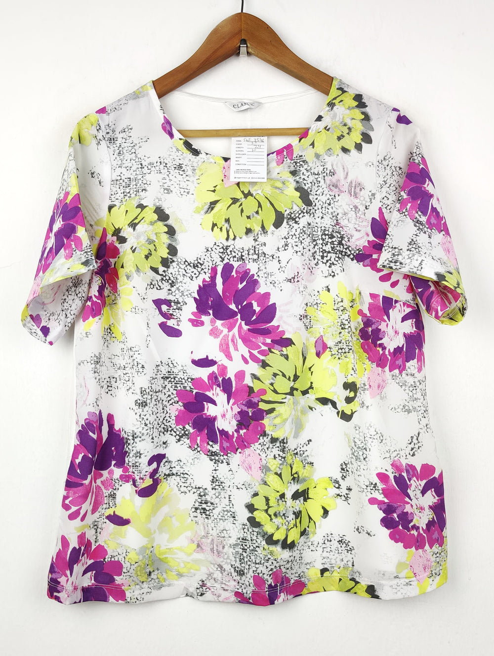 Buy online pre-used pre-loved 100% authentic & Original branded Marks & Spencer (SWT-3546) available in Pakistan. Top international brands avilable.