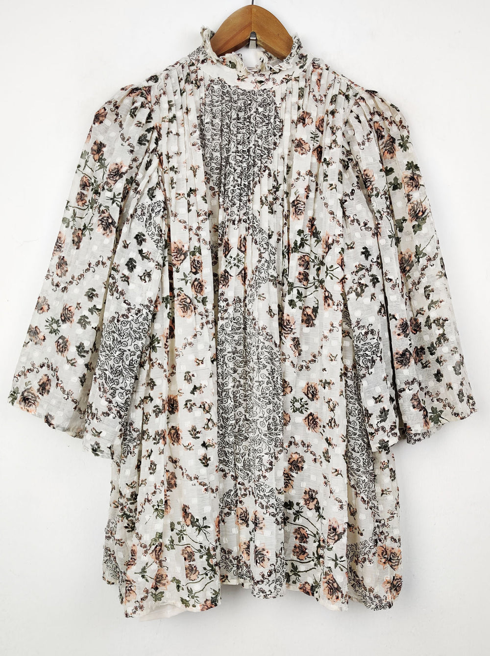 Buy online pre-used pre-loved 100% authentic & Original branded River Island (SWT-3554) available in Pakistan. Top international brands avilable.