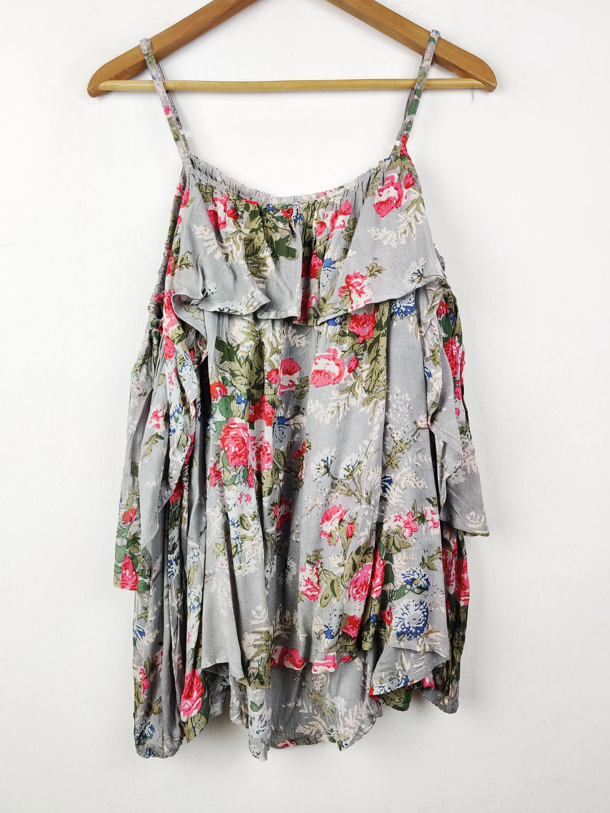 Buy online pre-used pre-loved 100% authentic & Original branded Boohoo (SWT-3574) available in Pakistan. Top international brands avilable.