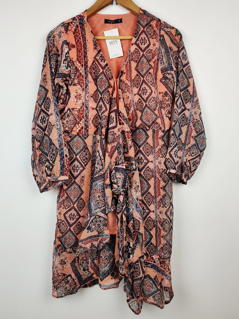 Buy online pre-used pre-loved 100% authentic & Original branded Hipster (SWT-357) available in Pakistan. Top international brands avilable.