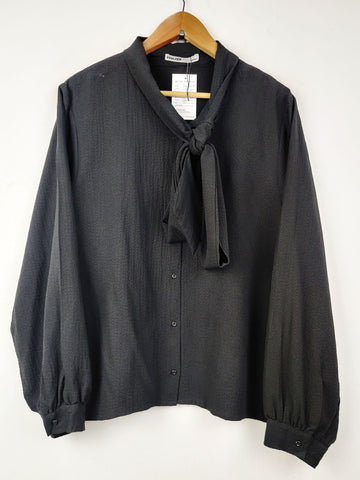 Buy online pre-used pre-loved 100% authentic & Original branded Khaadi (SWT-3595) available in Pakistan. Top international brands avilable.