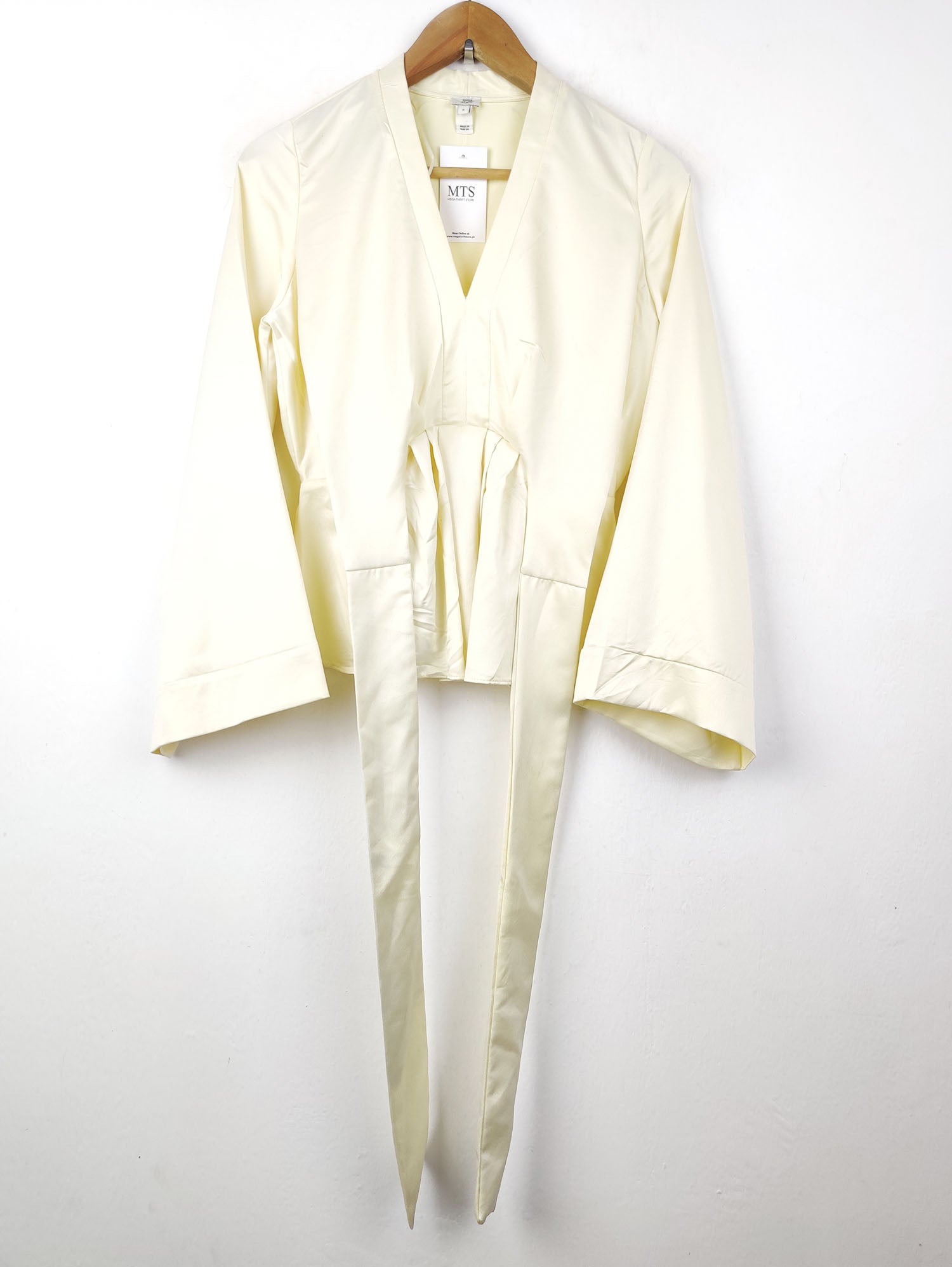 Buy online pre-used pre-loved 100% authentic & Original branded River Island (SWT-3607) available in Pakistan. Top international brands avilable.