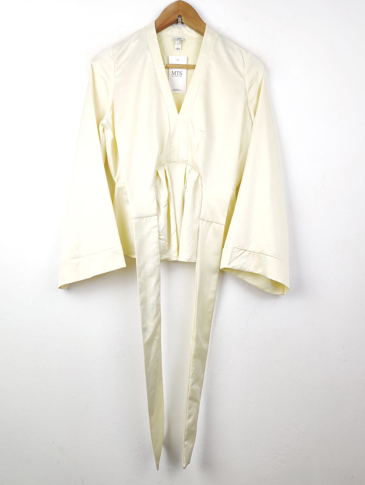 Buy online pre-used pre-loved 100% authentic & Original branded River Island (SWT-3607) available in Pakistan. Top international brands avilable.