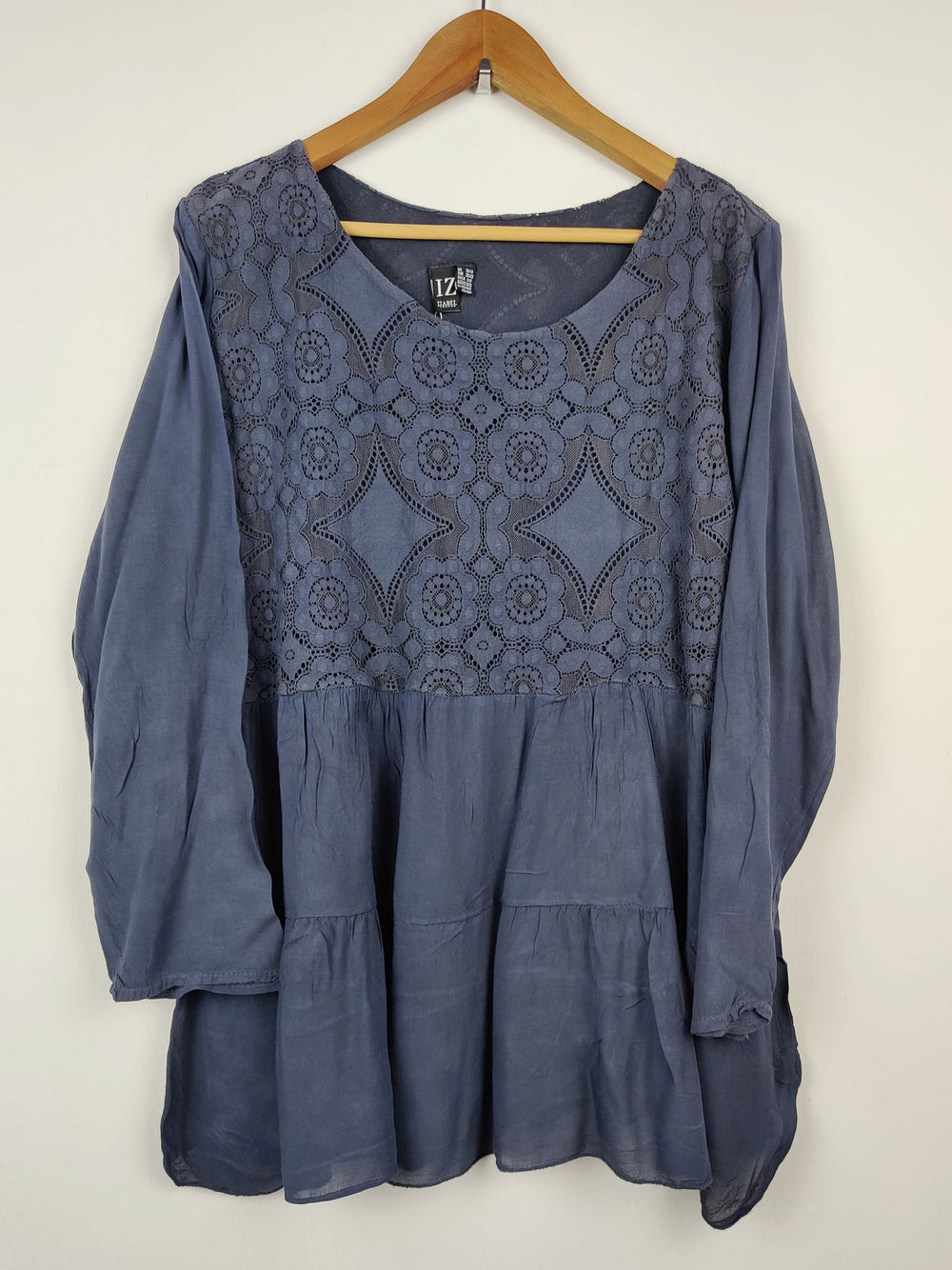 Buy online pre-used pre-loved 100% authentic & Original branded Izabel (SWT-364) available in Pakistan. Top international brands avilable.