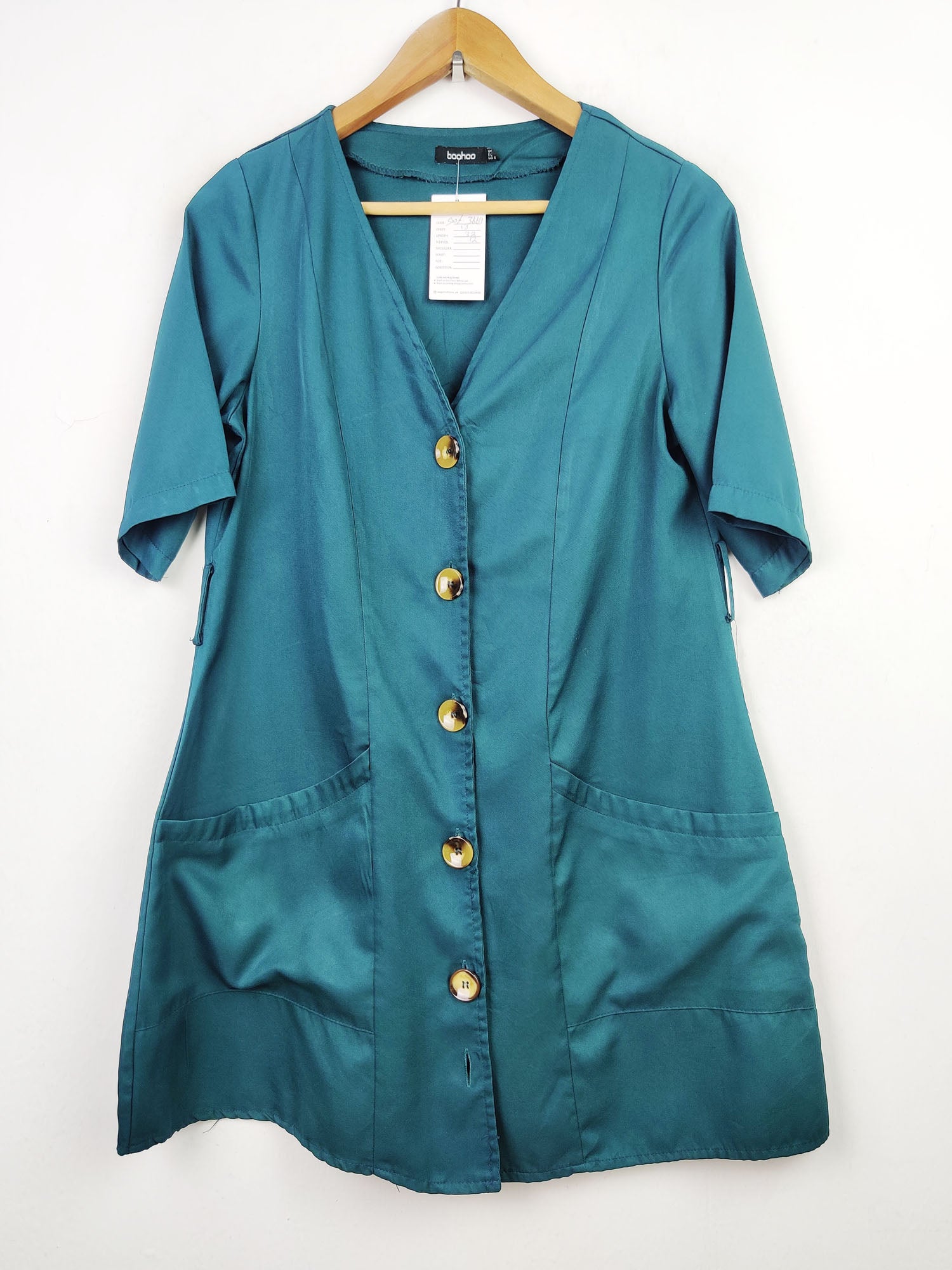Buy online pre-used pre-loved 100% authentic & Original branded Boohoo (SWT-3669) available in Pakistan. Top international brands avilable.
