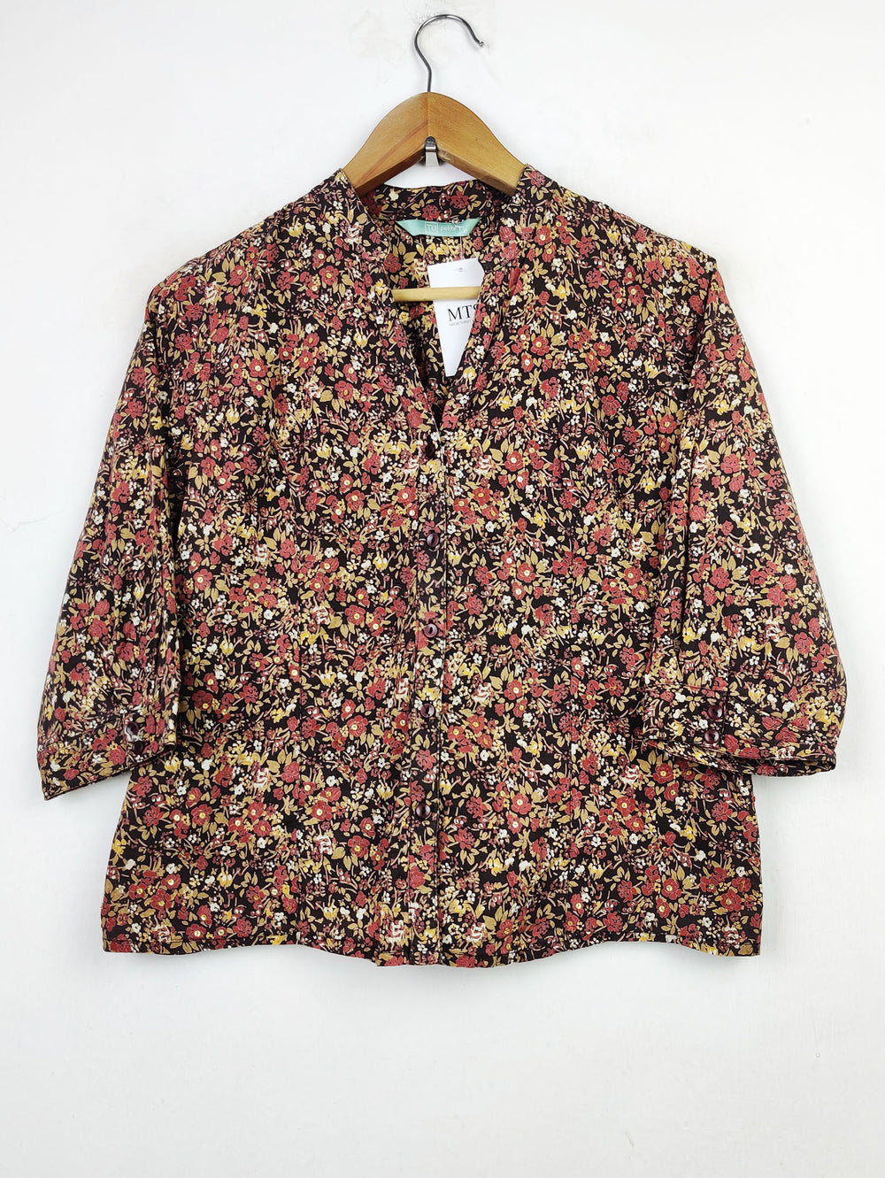 Buy online pre-used pre-loved 100% authentic & Original branded Tu (SWT-3708) available in Pakistan. Top international brands avilable.