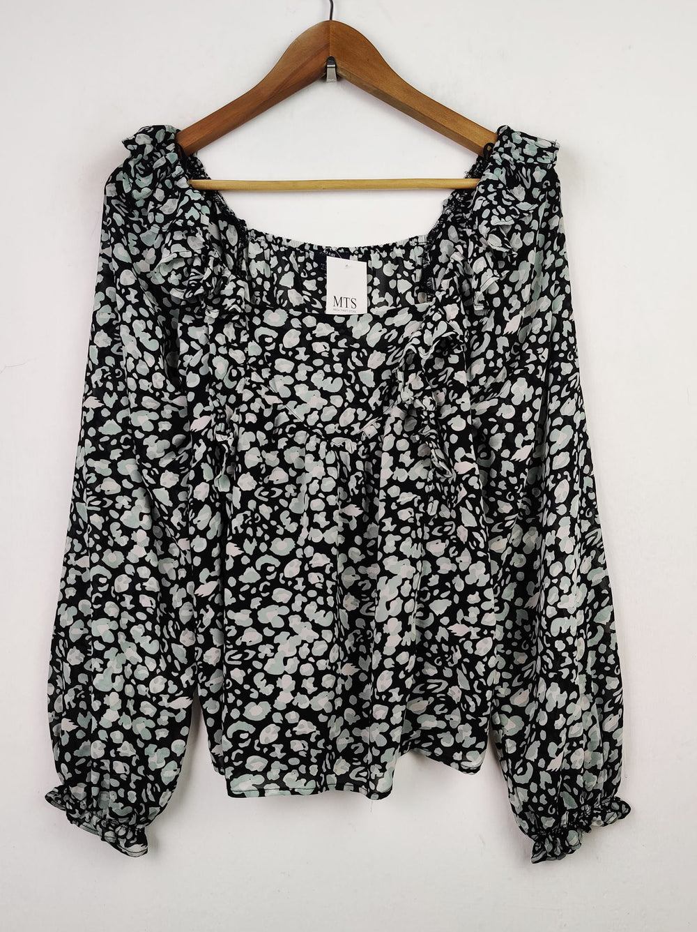 Buy online pre-used pre-loved 100% authentic & Original branded Kiabi (SWT-3709) available in Pakistan. Top international brands avilable.