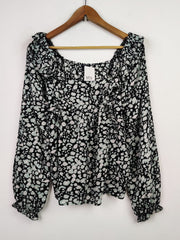 Buy online pre-used pre-loved 100% authentic & Original branded Kiabi (SWT-3709) available in Pakistan. Top international brands avilable.