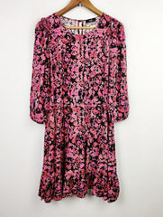 Buy online pre-used pre-loved 100% authentic & Original branded Wallis (SWT-3738) available in Pakistan. Top international brands avilable.