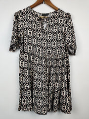 Buy online pre-used pre-loved 100% authentic & Original branded Papaya (SWT-374) available in Pakistan. Top international brands avilable.