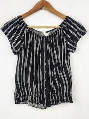 Buy online pre-used pre-loved 100% authentic & Original branded H&M (SWT-3779) available in Pakistan. Top international brands avilable.