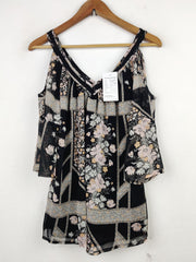 Buy online pre-used pre-loved 100% authentic & Original branded Miss Selfridge (SWT-3839) available in Pakistan. Top international brands avilable.