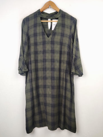 Buy online pre-used pre-loved 100% authentic & Original branded F&F (SWT-3850) available in Pakistan. Top international brands avilable.