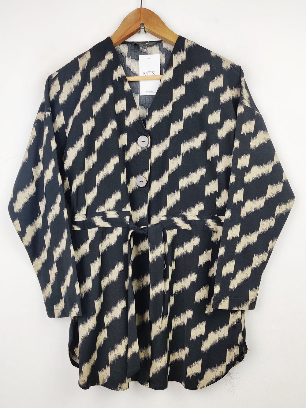 Buy online pre-used pre-loved 100% authentic & Original branded Primark (SWT-3886) available in Pakistan. Top international brands avilable.