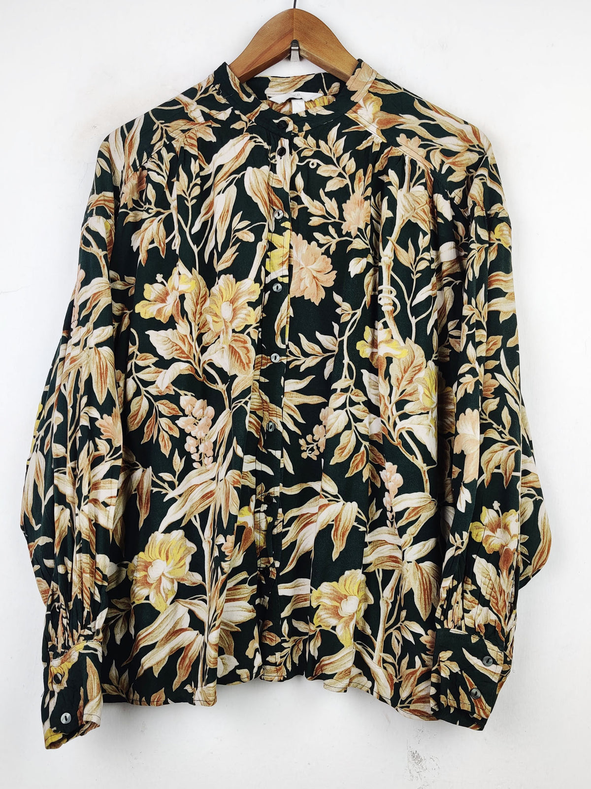 Buy online pre-used pre-loved 100% authentic & Original branded H&M (SWT-3900) available in Pakistan. Top international brands avilable.