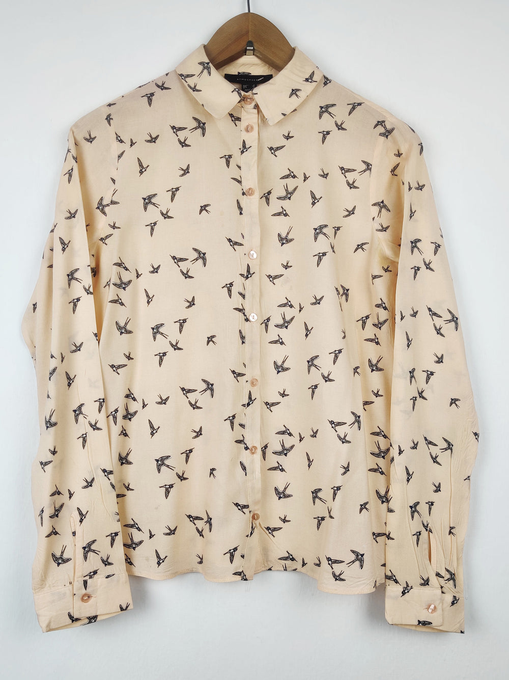 Buy online pre-used pre-loved 100% authentic & Original branded Atmosphere (SWT-393) available in Pakistan. Top international brands avilable.