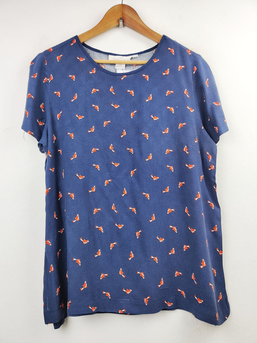 Buy online pre-used pre-loved 100% authentic & Original branded H&M (SWT-3968) available in Pakistan. Top international brands avilable.