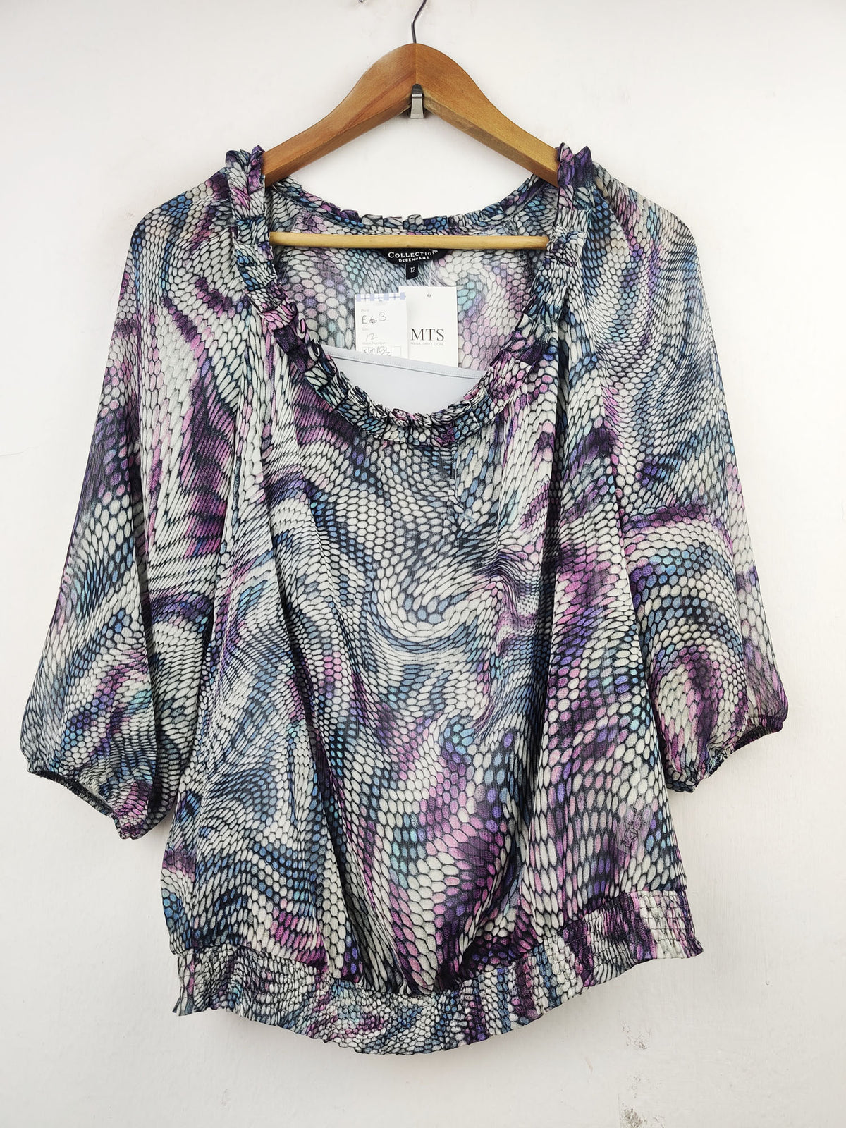 Buy online pre-used pre-loved 100% authentic & Original branded Debenhams (SWT-3997) available in Pakistan. Top international brands avilable.