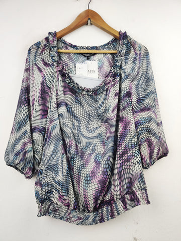 Buy online pre-used pre-loved 100% authentic & Original branded Debenhams (SWT-3997) available in Pakistan. Top international brands avilable.
