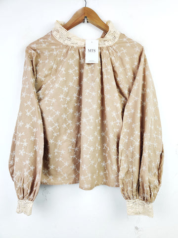 Buy online pre-used pre-loved 100% authentic & Original branded Unknown Brand (SWT-4018) available in Pakistan. Top international brands avilable.