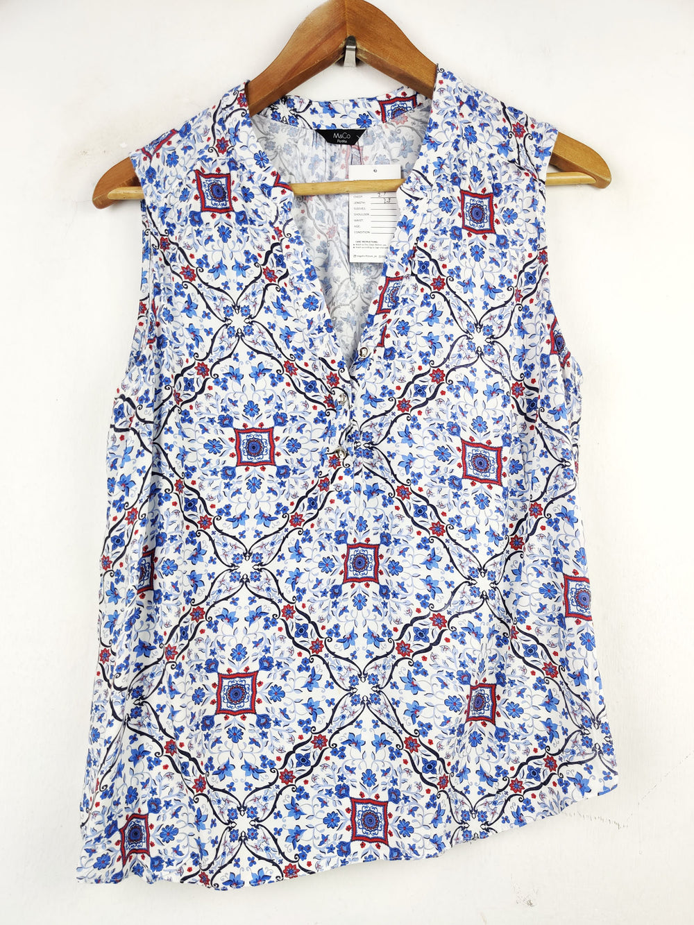 Buy online pre-used pre-loved 100% authentic & Original branded M&Co (SWT-4061) available in Pakistan. Top international brands avilable.