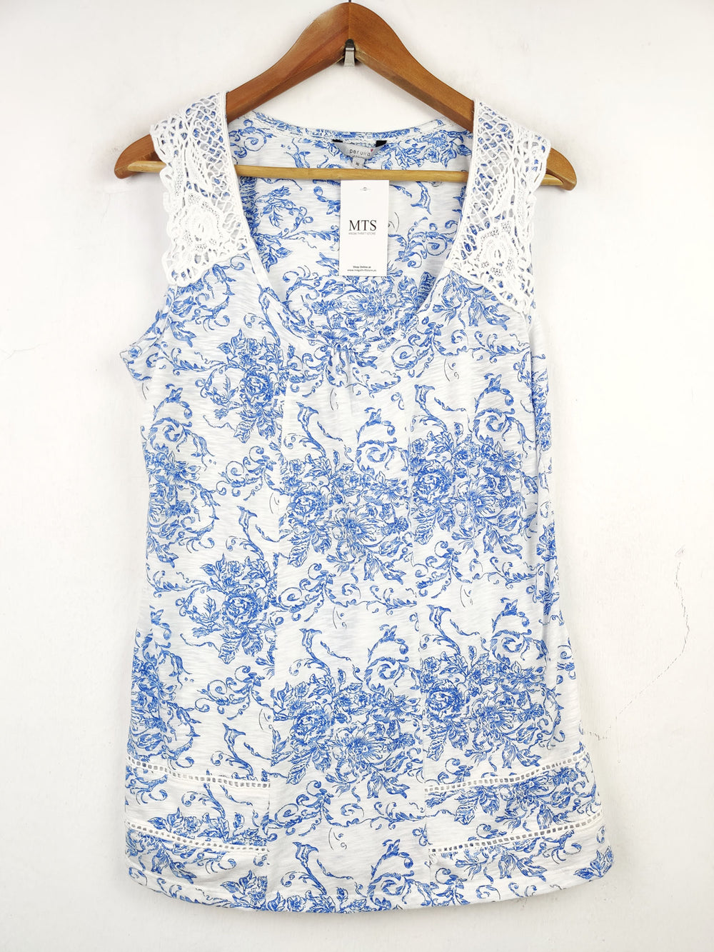 Buy online pre-used pre-loved 100% authentic & Original branded Marks & Spencer (SWT-4068) available in Pakistan. Top international brands avilable.