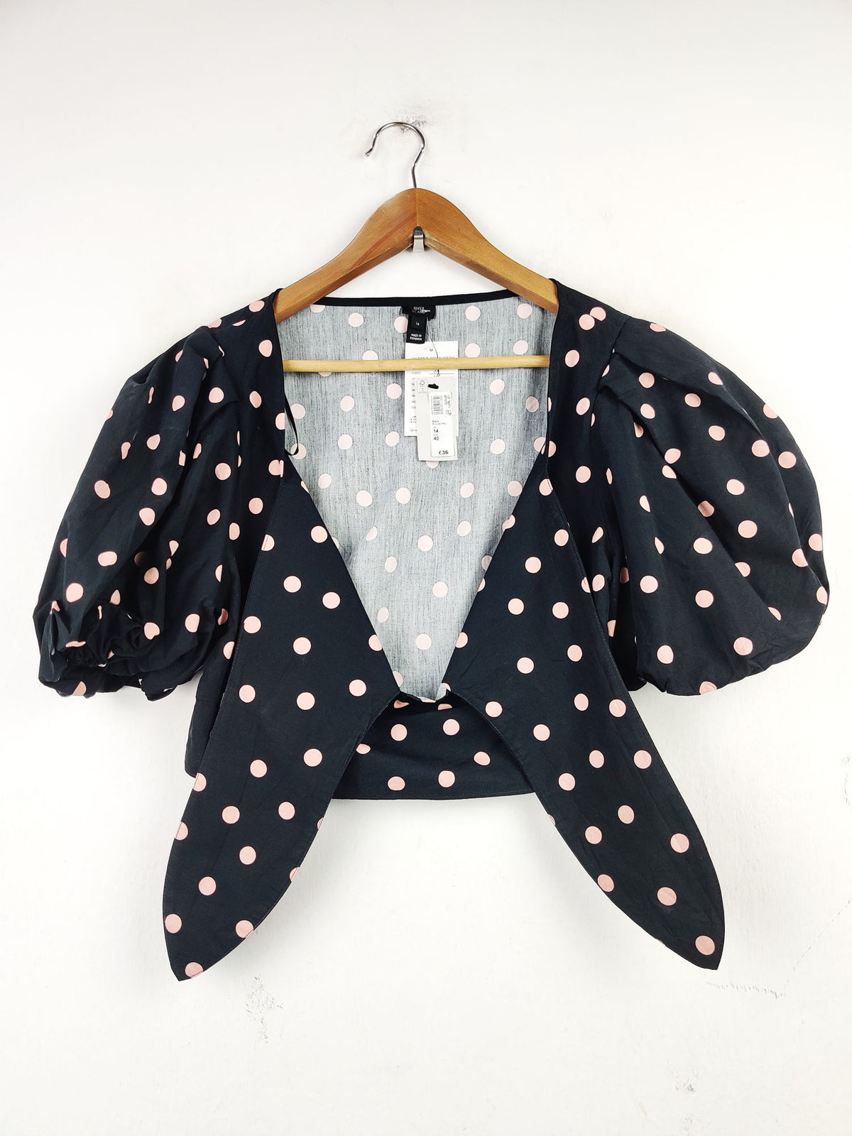 Buy online pre-used pre-loved 100% authentic & Original branded River Island (SWT-4079) available in Pakistan. Top international brands avilable.