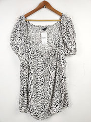 Buy online pre-used pre-loved 100% authentic & Original branded Dorothy Perkins (SWT-4080) available in Pakistan. Top international brands avilable.