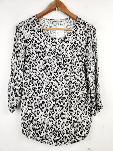 Buy online pre-used pre-loved 100% authentic & Original branded O U I (SWT-4095) available in Pakistan. Top international brands avilable.