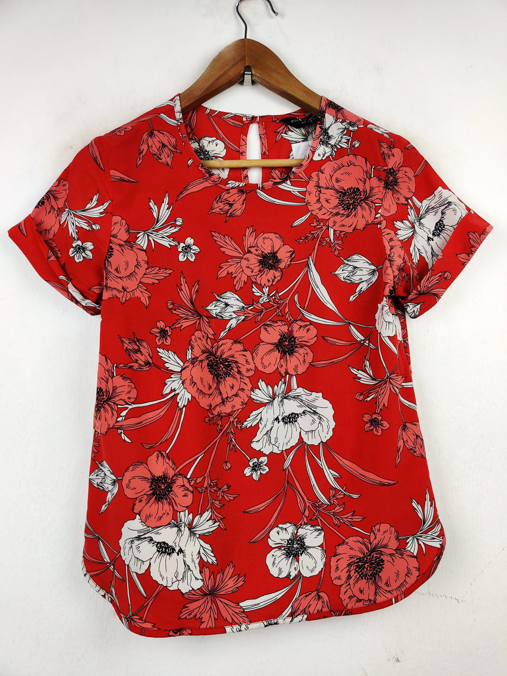 Buy online pre-used pre-loved 100% authentic & Original branded Dorothy Perkins (SWT-4097) available in Pakistan. Top international brands avilable.