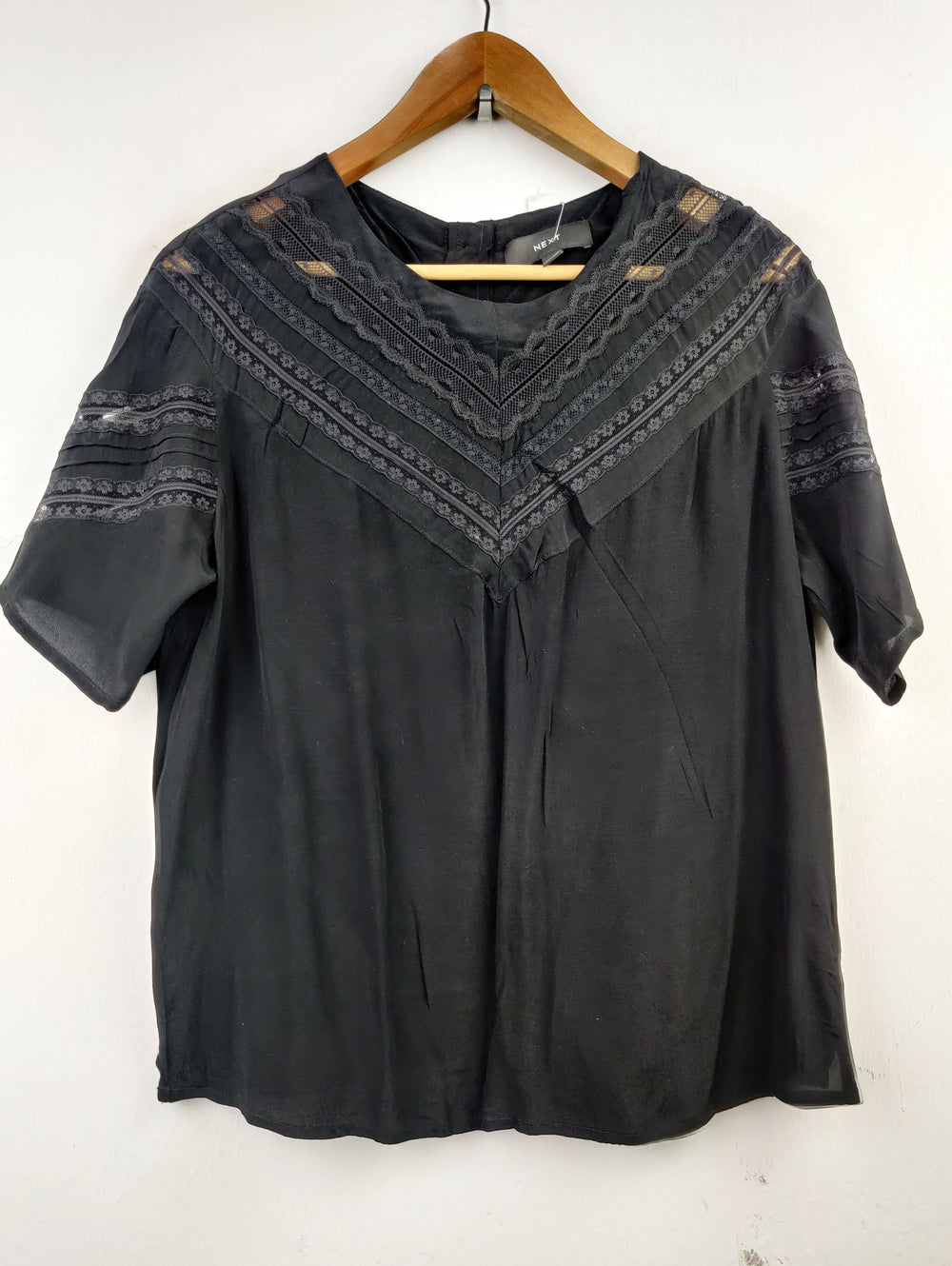 Buy online pre-used pre-loved 100% authentic & Original branded Next (SWT-4104) available in Pakistan. Top international brands avilable.