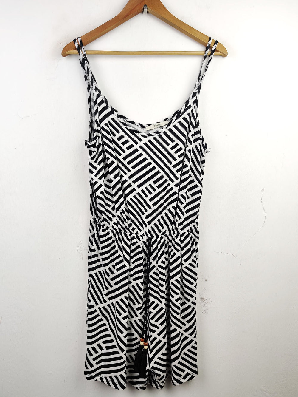 Buy online pre-used pre-loved 100% authentic & Original branded George (SWT-4119) available in Pakistan. Top international brands avilable.