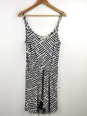 Buy online pre-used pre-loved 100% authentic & Original branded George (SWT-4119) available in Pakistan. Top international brands avilable.