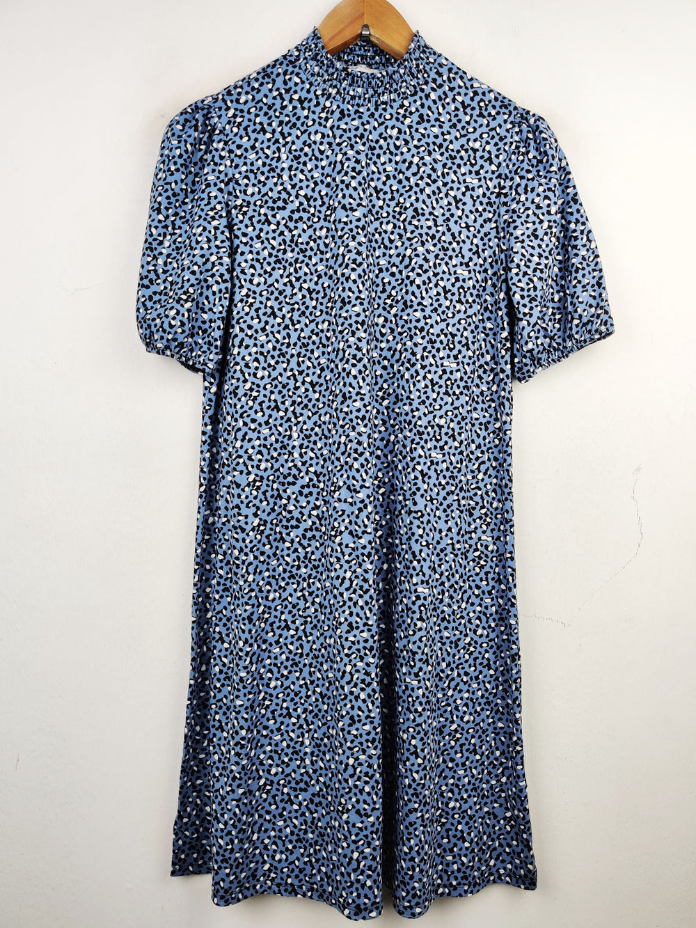 Buy online pre-used pre-loved 100% authentic & Original branded Papaya (SWT-4130) available in Pakistan. Top international brands avilable.