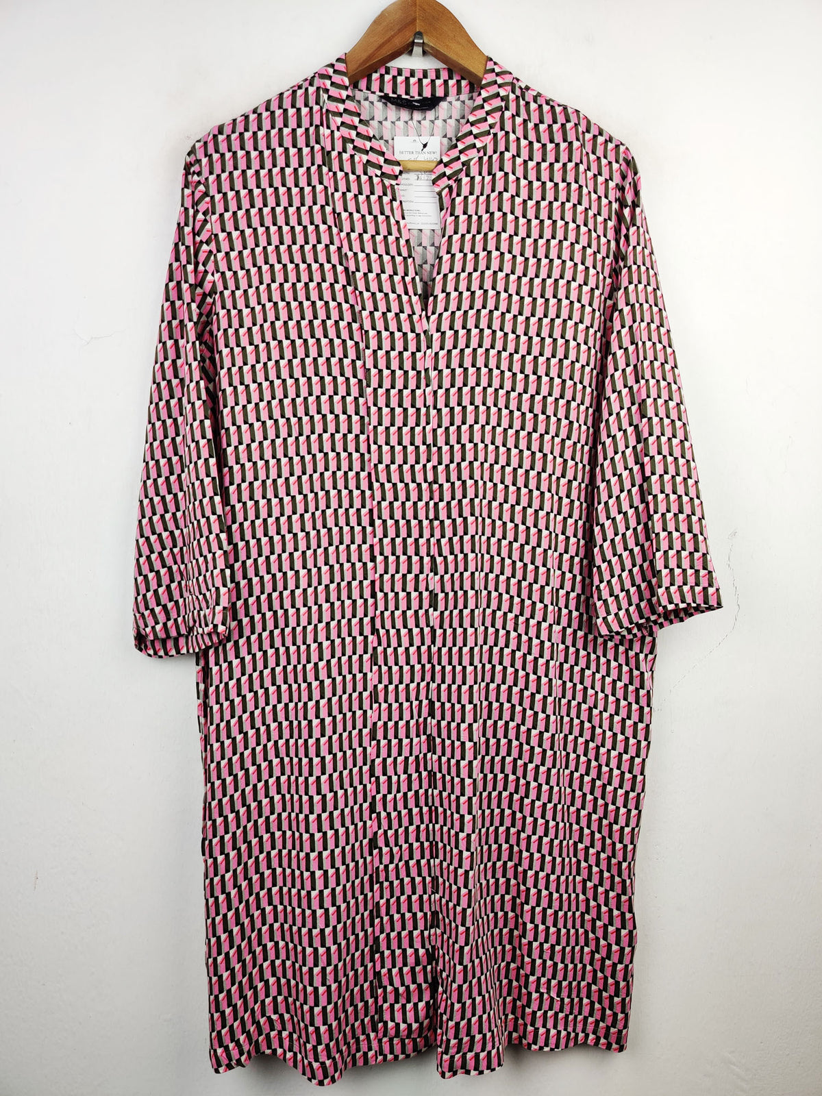 Buy online pre-used pre-loved 100% authentic & Original branded Marks & Spencer (SWT-4143) available in Pakistan. Top international brands avilable.