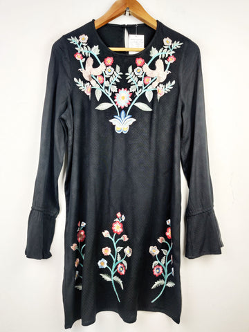 Buy online pre-used pre-loved 100% authentic & Original branded Tu (SWT-4148) available in Pakistan. Top international brands avilable.