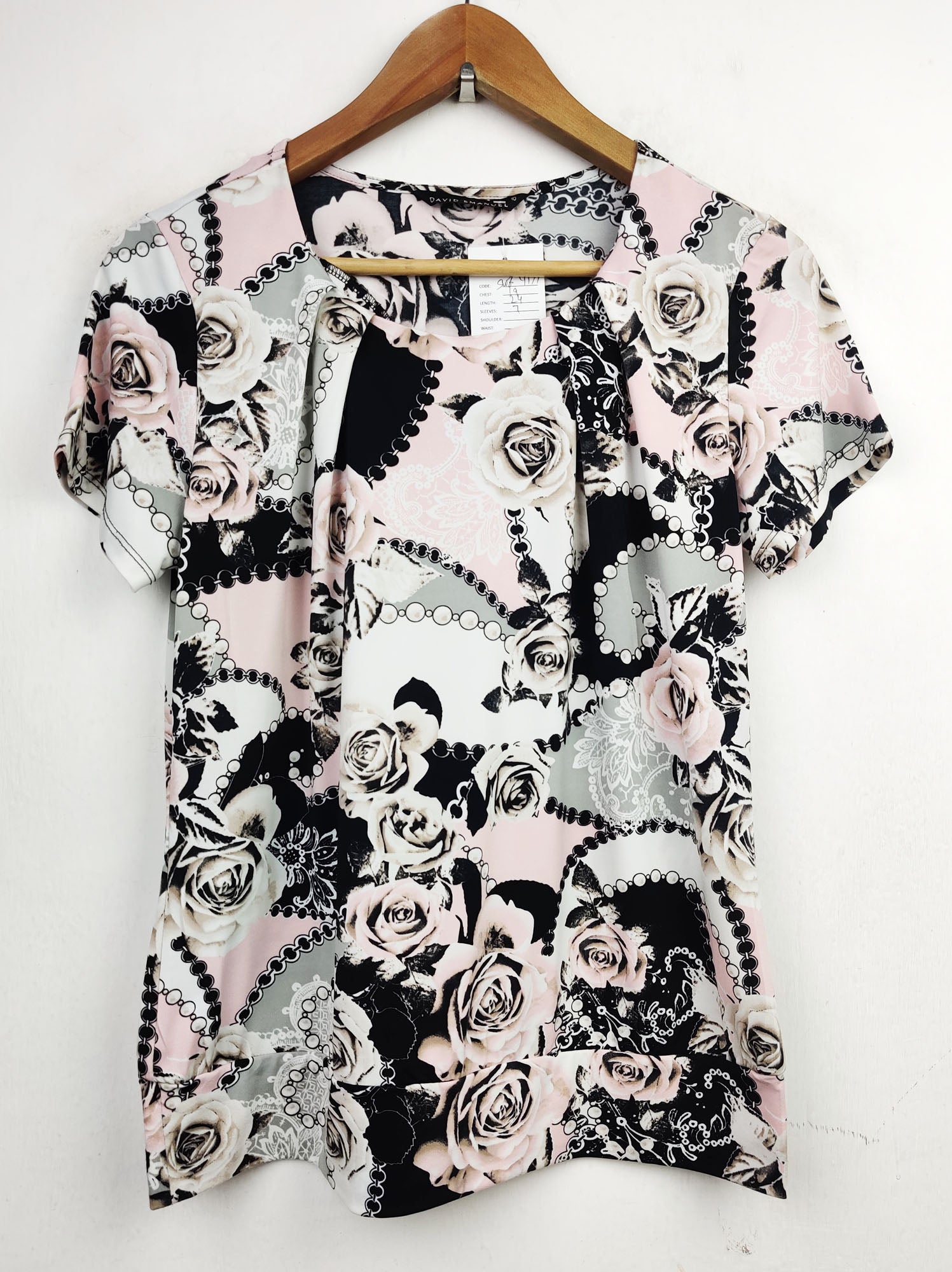 Buy online pre-used pre-loved 100% authentic & Original branded David Emanuel (SWT-4171) available in Pakistan. Top international brands avilable.