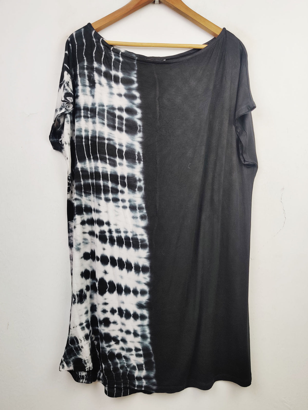 Buy online pre-used pre-loved 100% authentic & Original branded Yours (SWT-4177) available in Pakistan. Top international brands avilable.