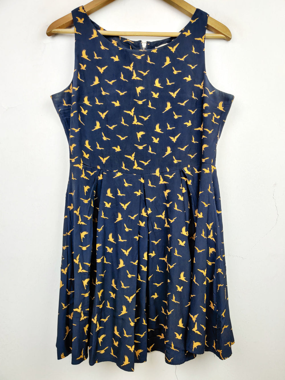 Buy online pre-used pre-loved 100% authentic & Original branded Glamorous (SWT-4187) available in Pakistan. Top international brands avilable.