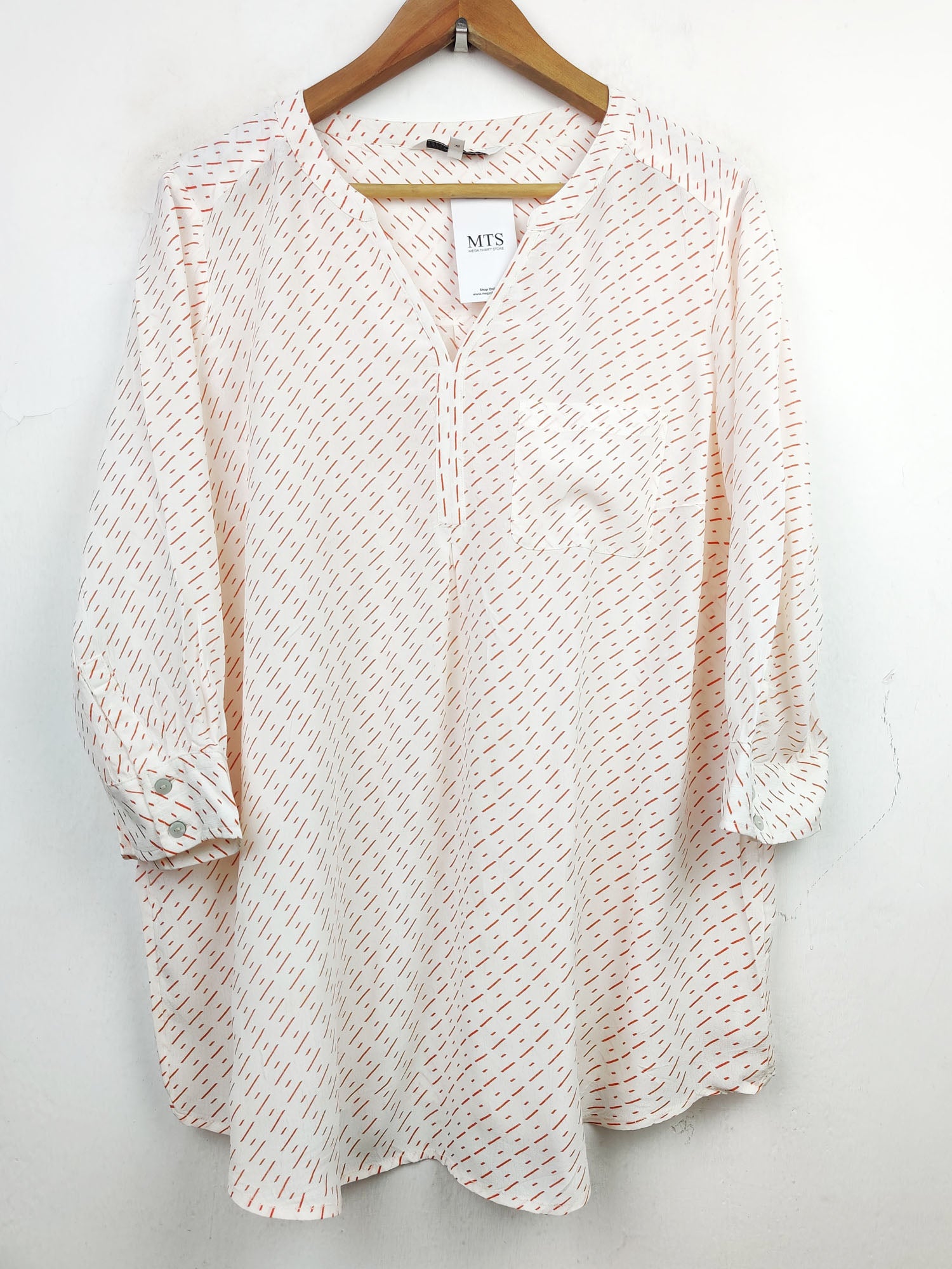 Buy online pre-used pre-loved 100% authentic & Original branded Jasper Conran (SWT-4205) available in Pakistan. Top international brands avilable.