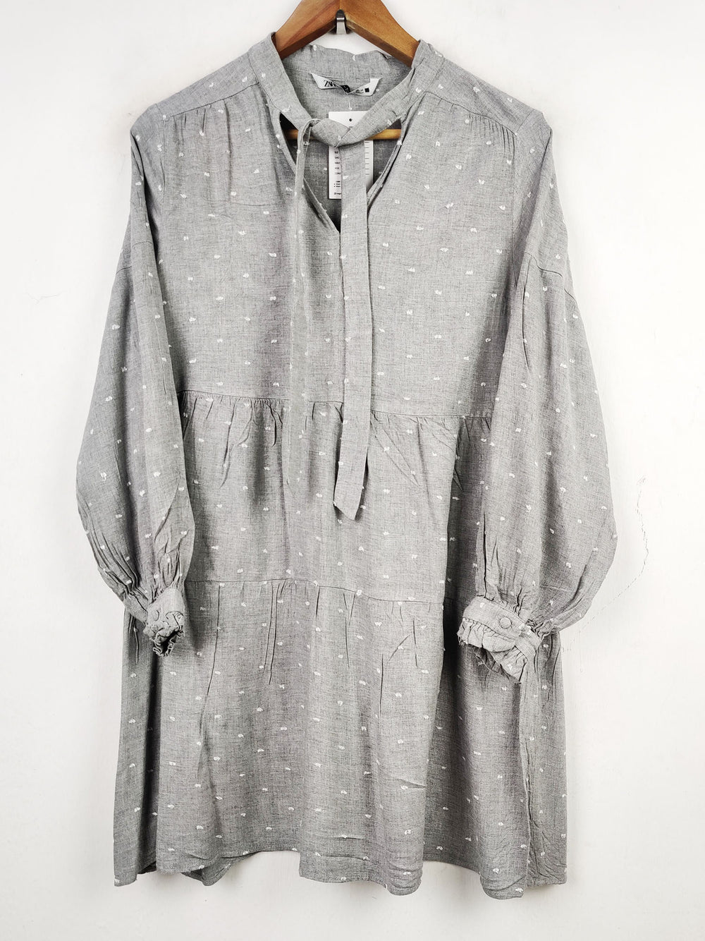 Buy online pre-used pre-loved 100% authentic & Original branded Zara (SWT-4223) available in Pakistan. Top international brands avilable.